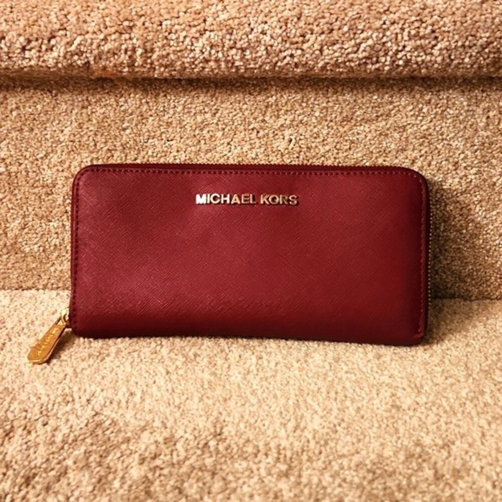 Michael Kors Purple Leather Accordion Ziparound Wallet